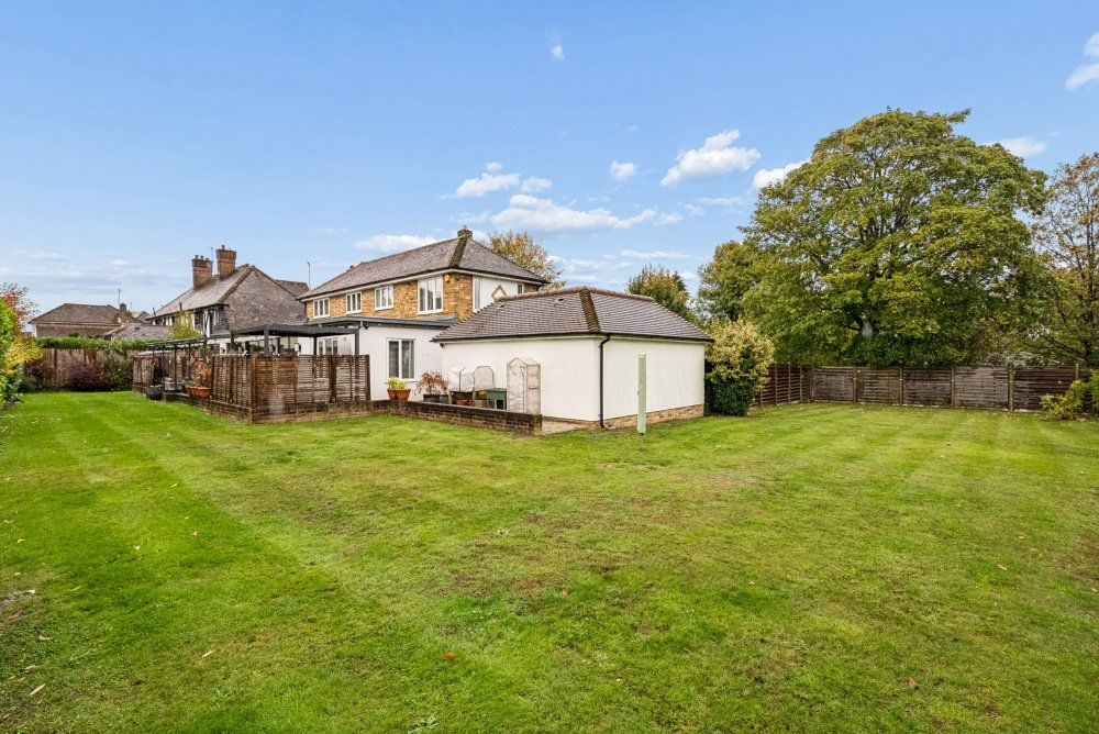 Property photo 2 of 27 Rear Gardens