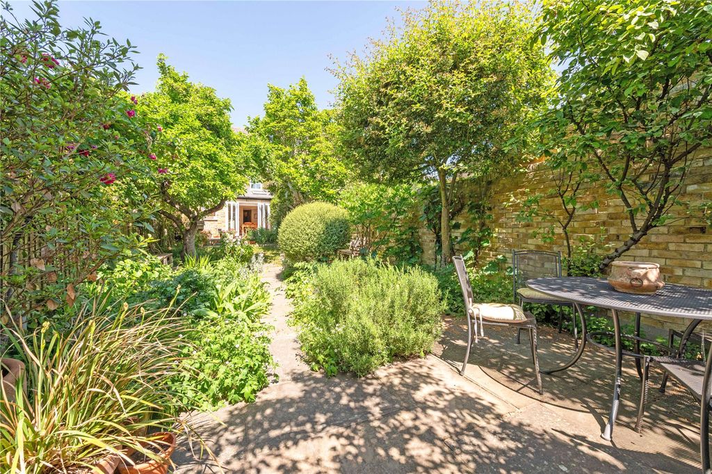 Property photo 1 of 21 Garden