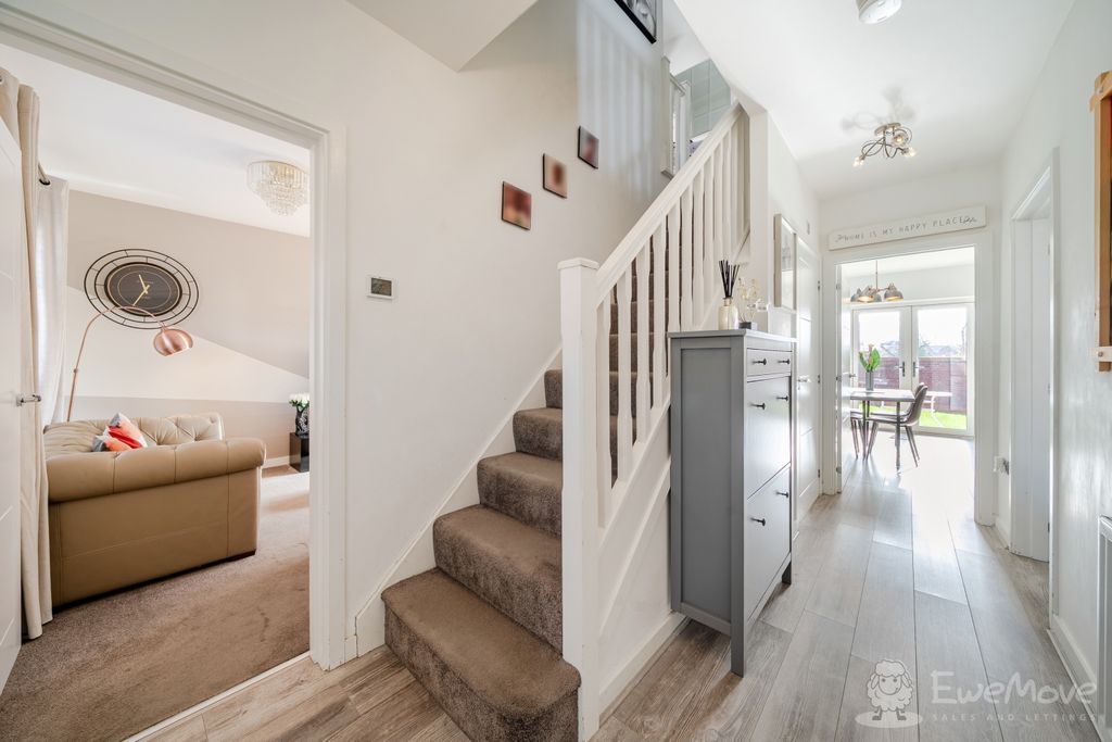 Property photo 2 of 17 Potsford Road_Hallway_Wm