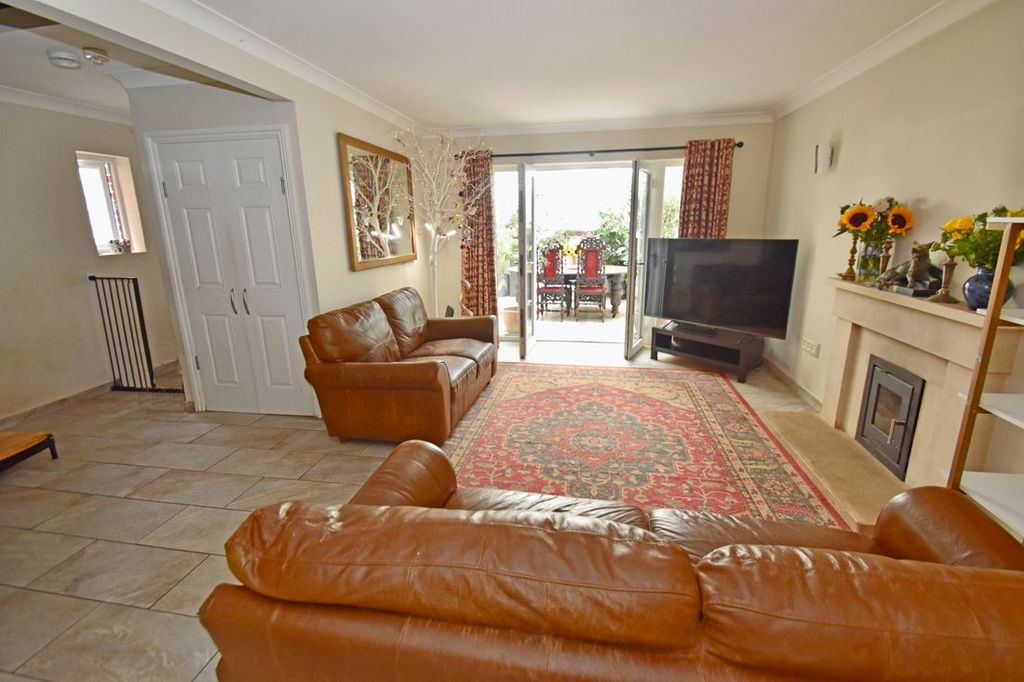 Property photo 2 of 18