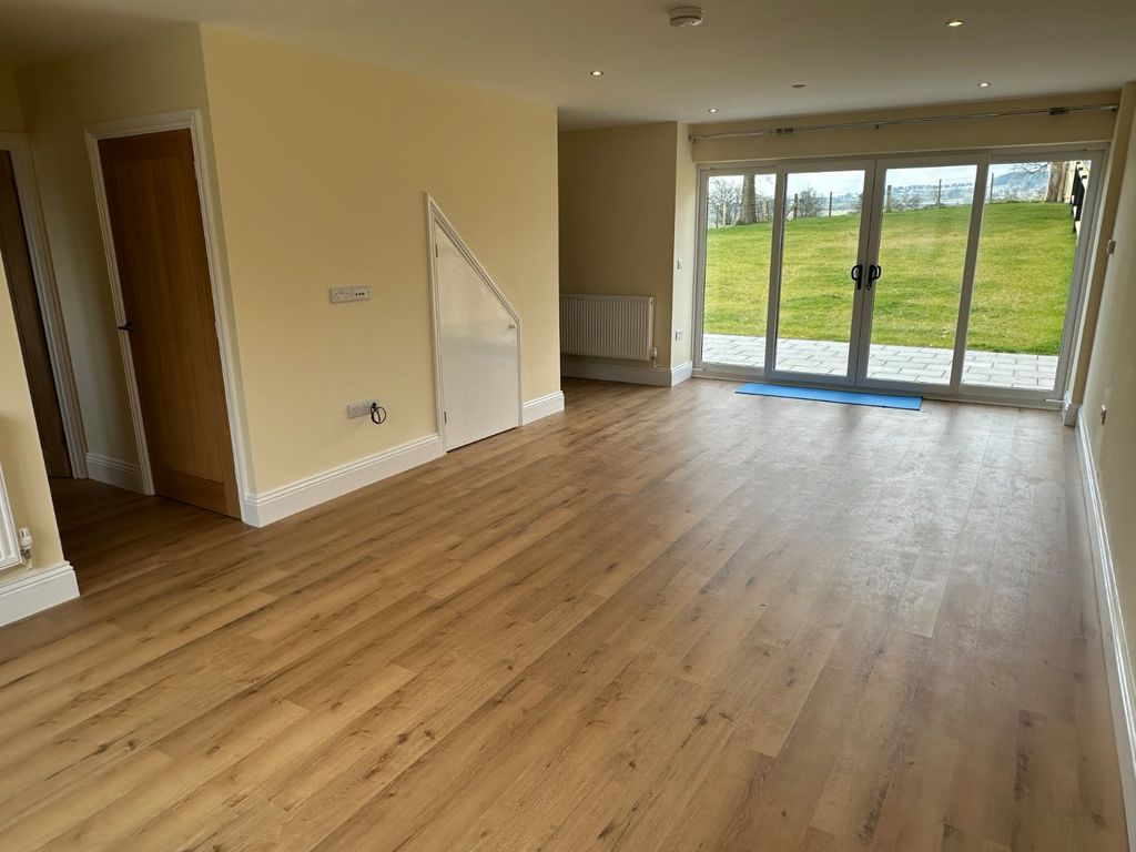 Property photo 2 of 14 Picture No. 15