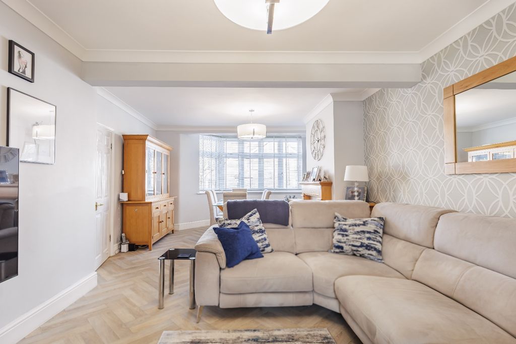 Property photo 2 of 30 4911373