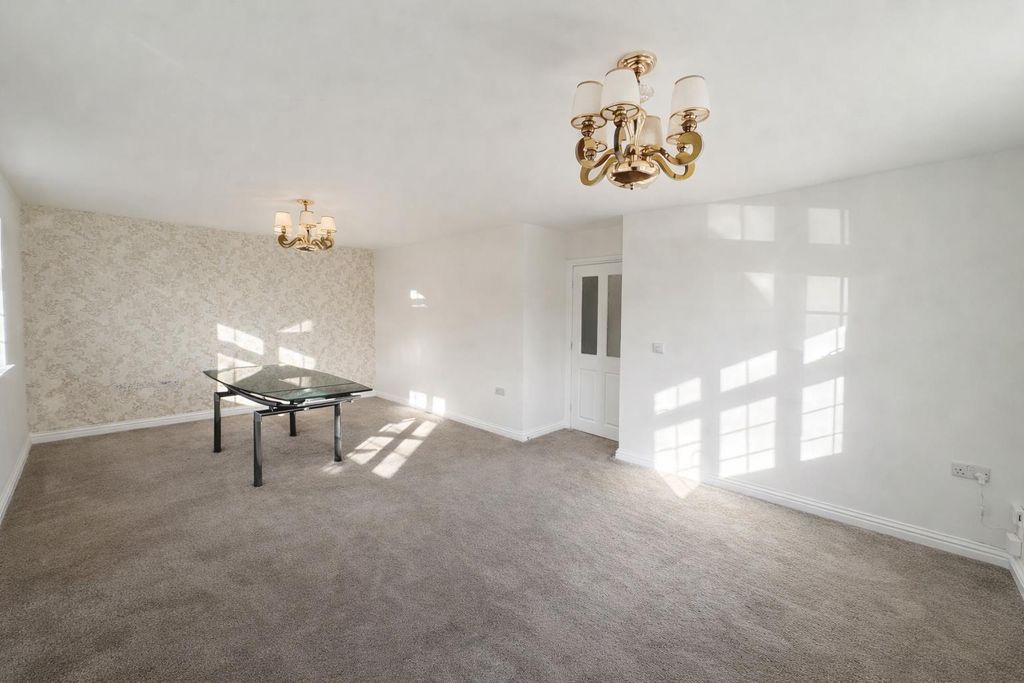 Property photo 3 of 15 Living Room