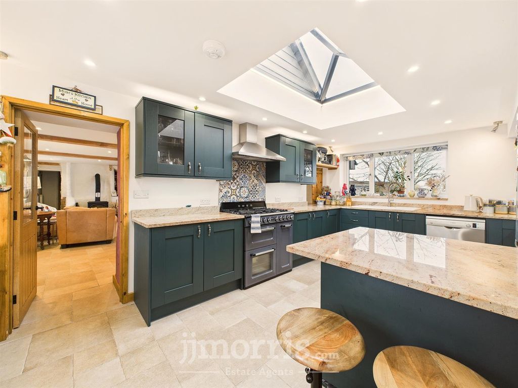 Property photo 3 of 44 Kitchen/Breakfast Room