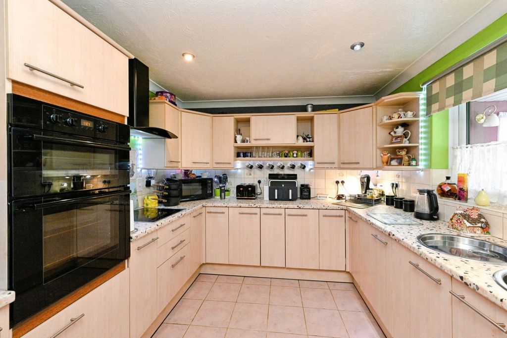 Property photo 3 of 15 Pbox-Img.Jpg