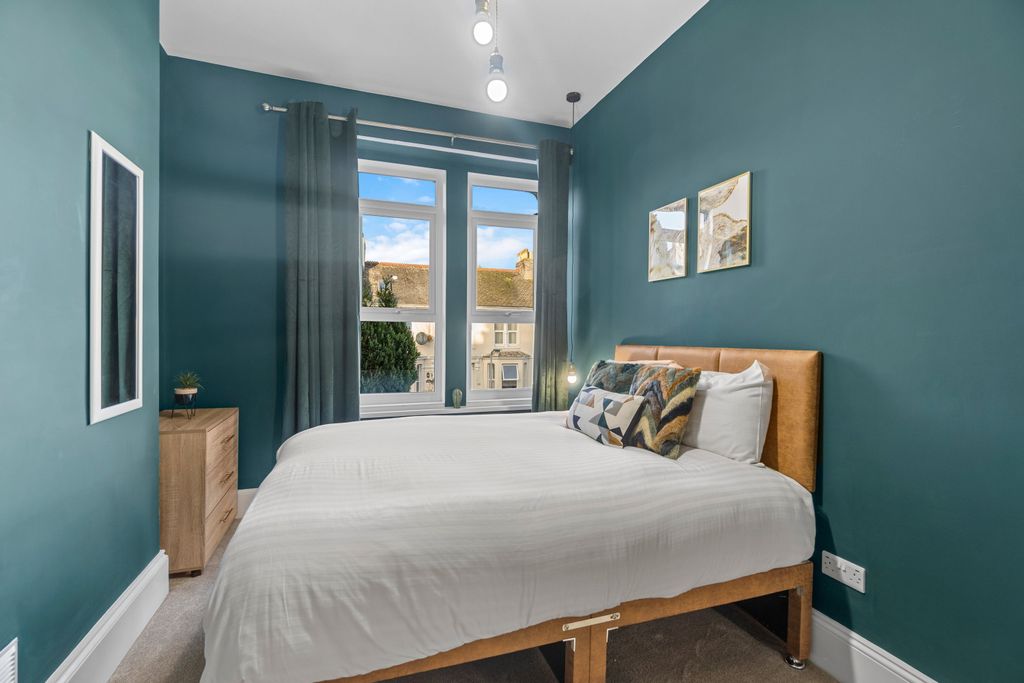 Property photo 2 of 10 0018