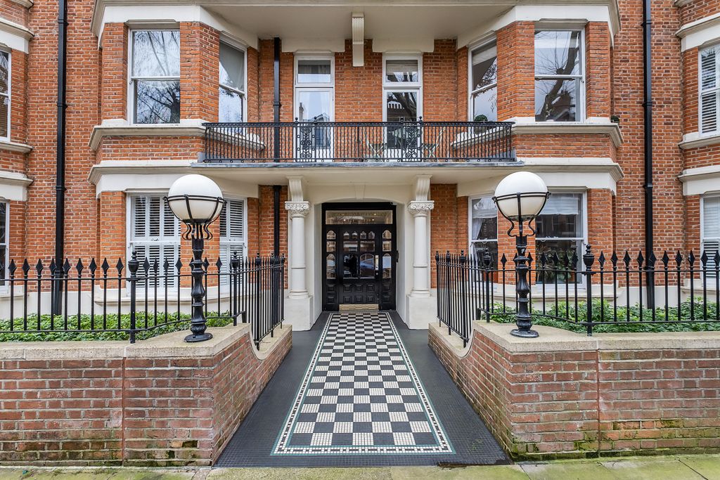 Property photo 2 of 20