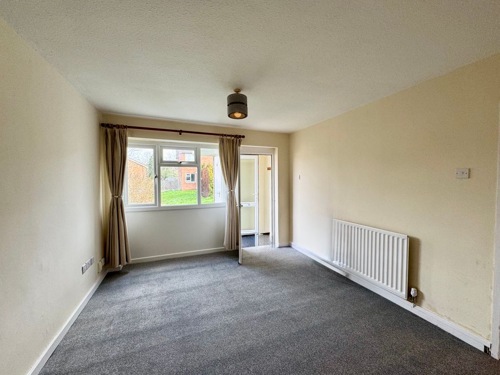 Property photo 3 of 9 Lounge Dining