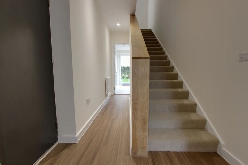 Property photo 3 of 14 Hallway