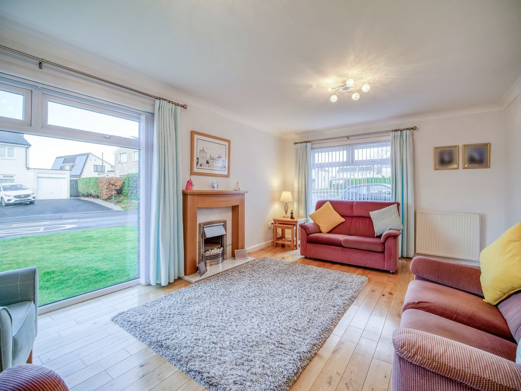 Property photo 3 of 23 Lounge