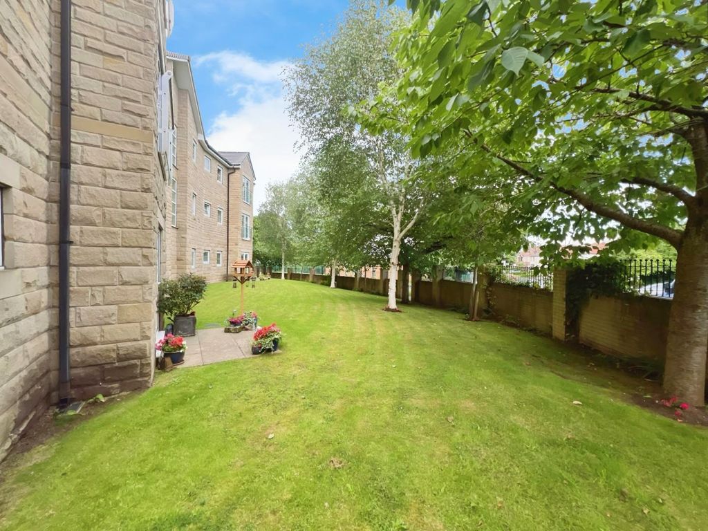 Property photo 2 of 16 2E89Ea59-Garden 20Area 202.Jpg