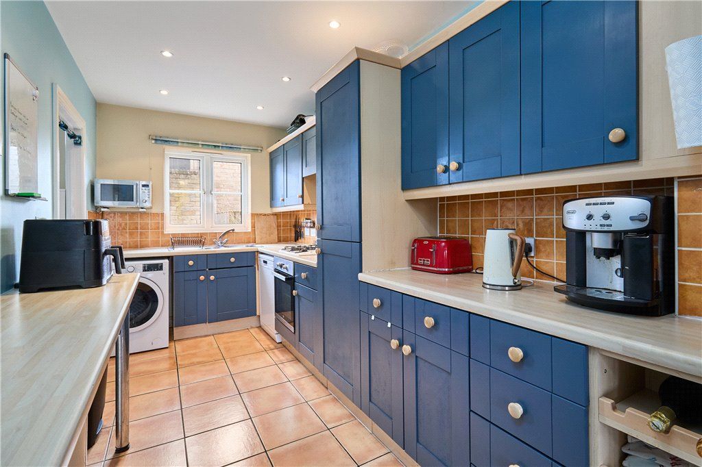Property photo 3 of 17 Kitchen