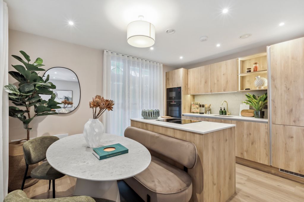 Property photo 2 of 14 Show Apartment Kitchen/Dining