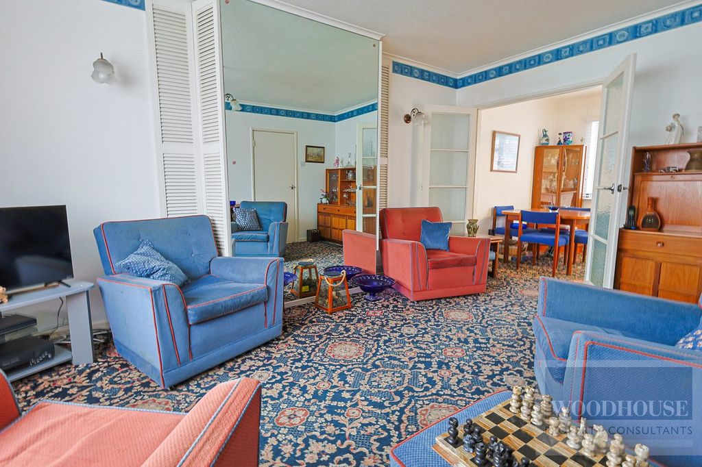 Property photo 3 of 27