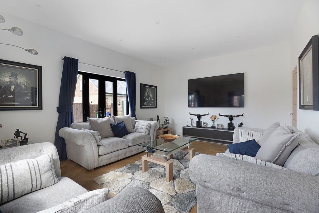 Property photo 3 of 20