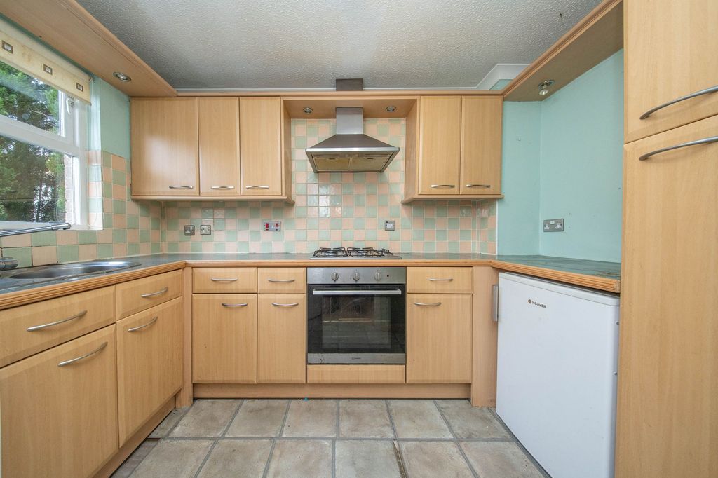 Property photo 3 of 25 Kitchen