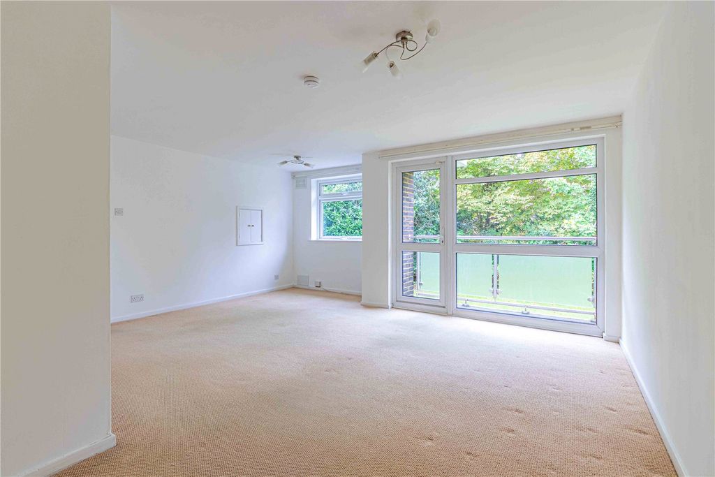 Property photo 2 of 16 Picture No. 11