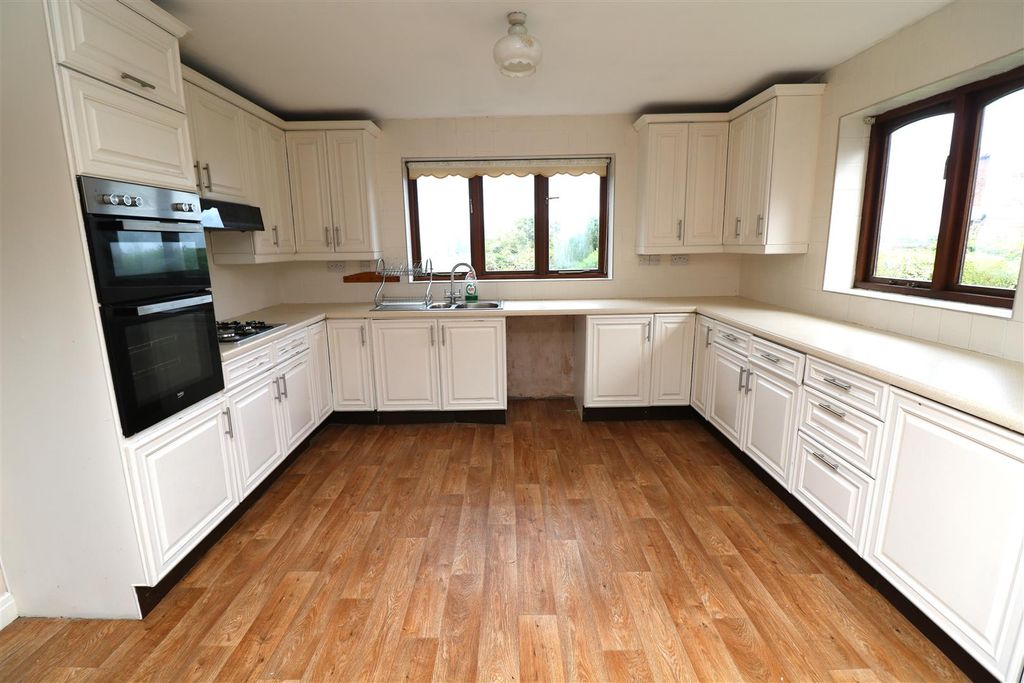 Property photo 2 of 22 Dining Kitchen
