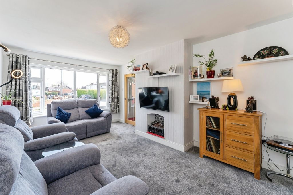 Property photo 2 of 35 Lounge