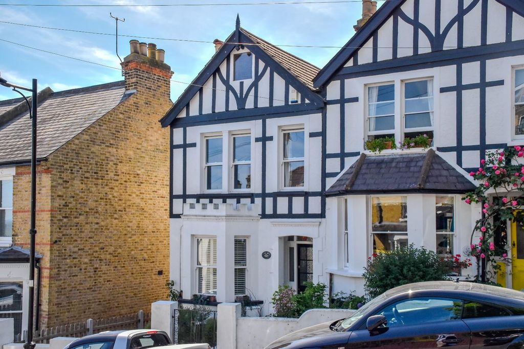 Property photo 3 of 31 Front