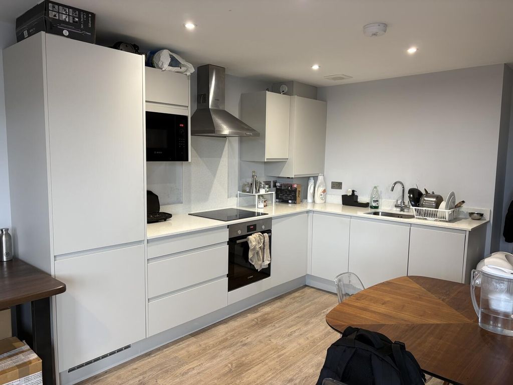 Property photo 2 of 6 Kitchen