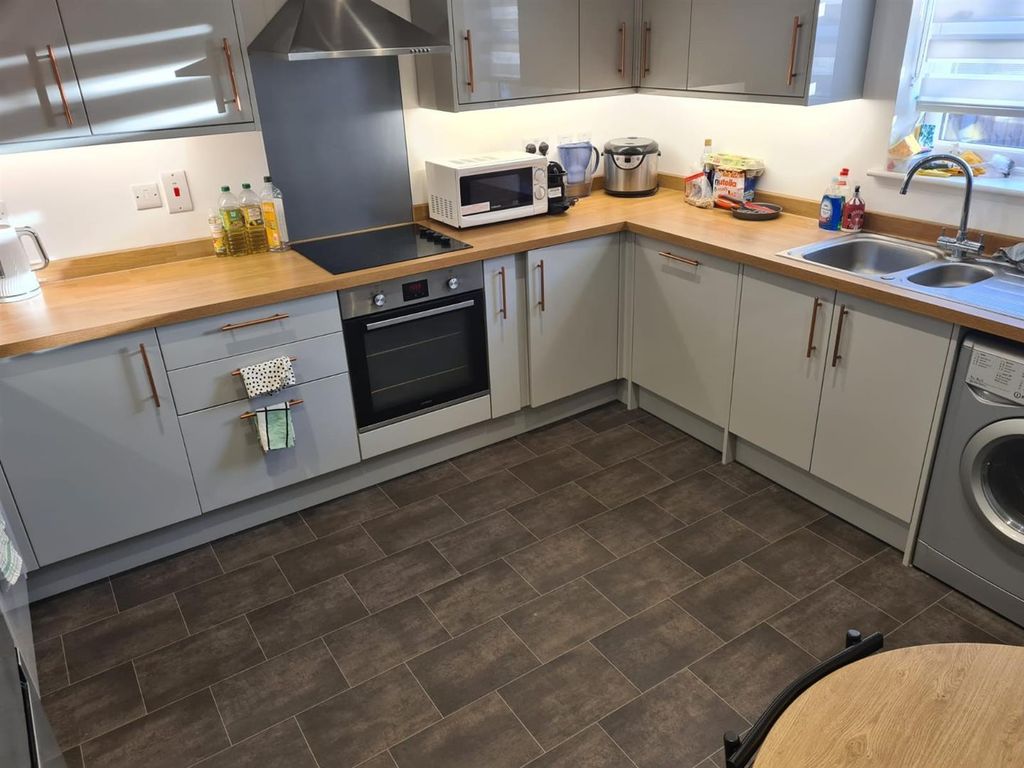Property photo 2 of 6 Kitchen 2.Jpg
