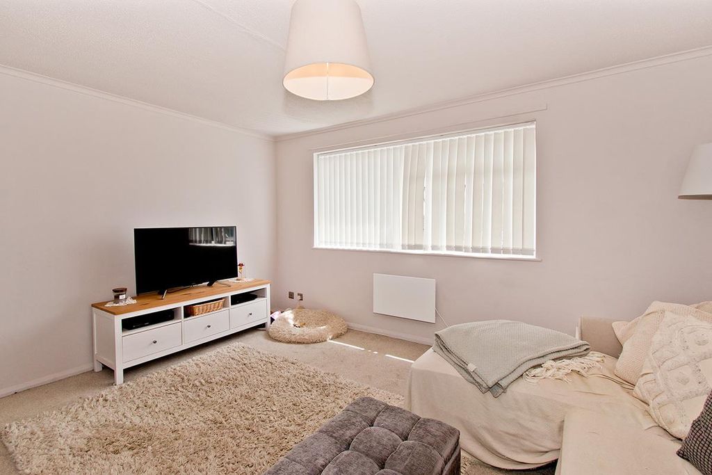 Property photo 3 of 9 Living2.Jpg