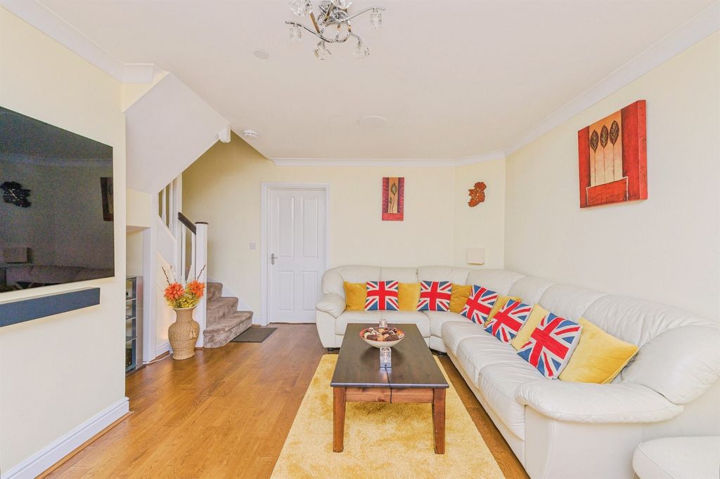 Property photo 3 of 18