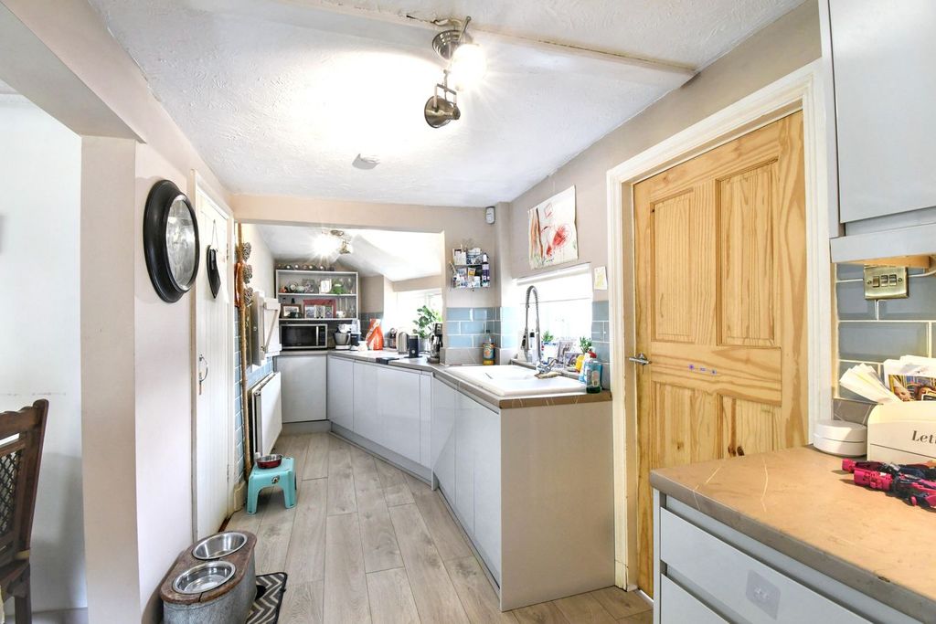 Property photo 3 of 20