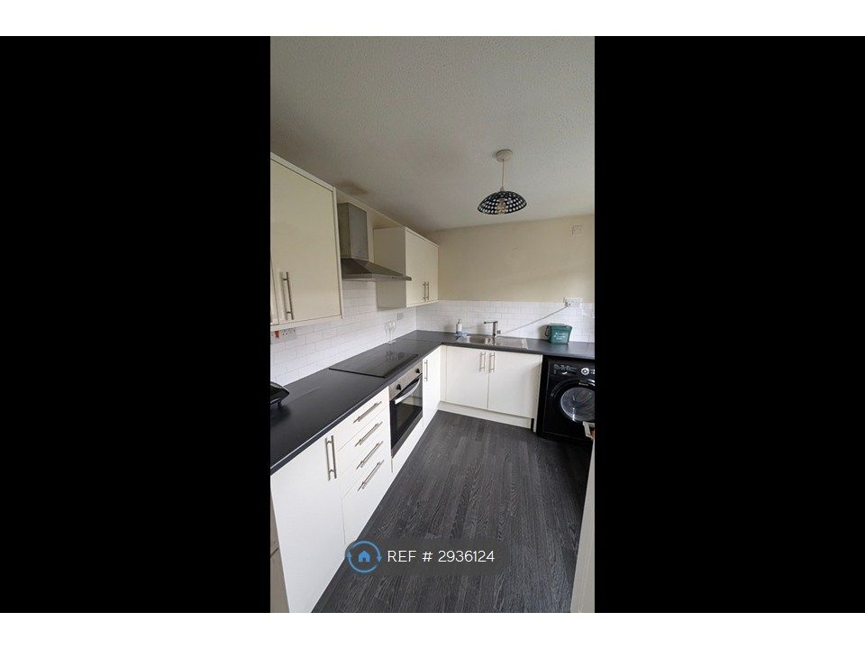 Property photo 3 of 6 Kitchen
