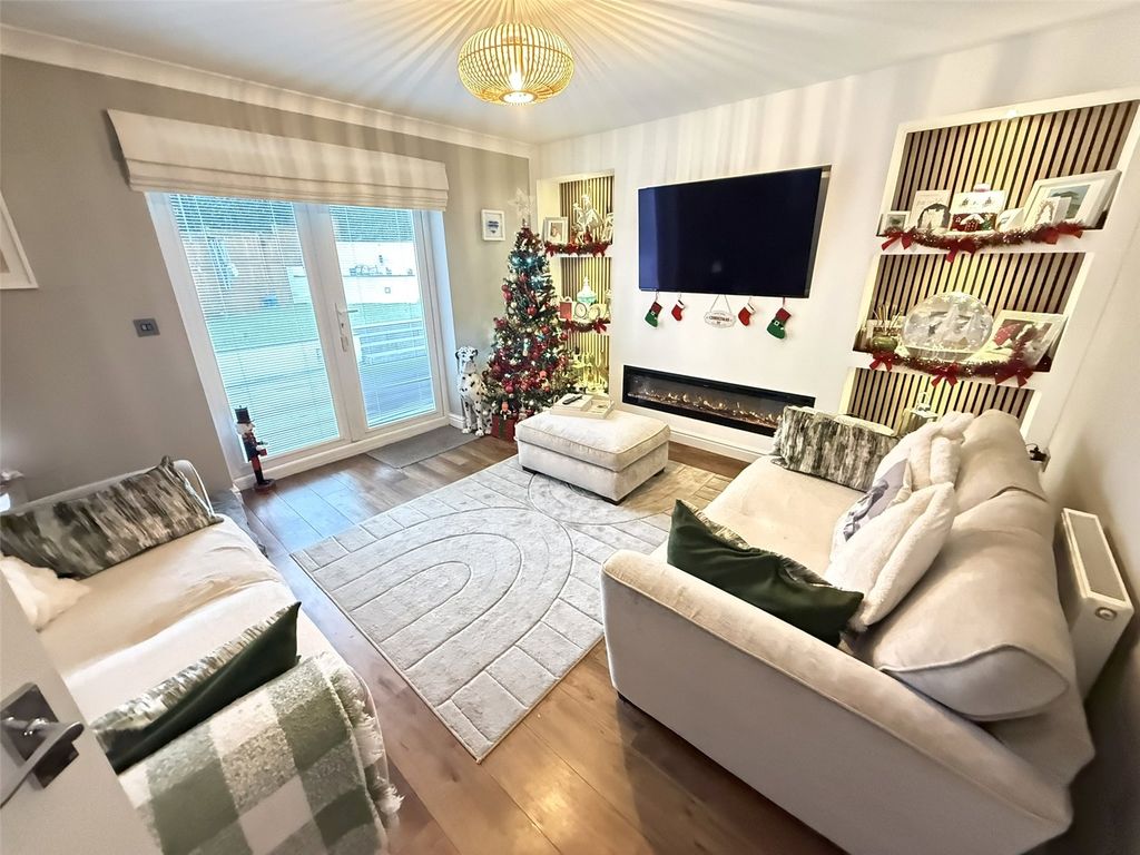 Property photo 2 of 23 Picture No. 18