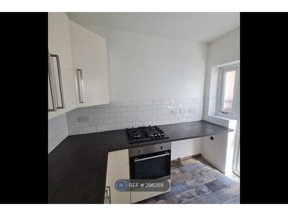 Property photo 3 of 10 Kitchen