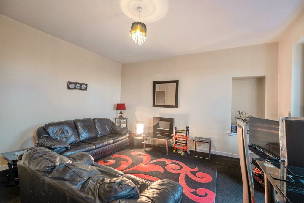 Property photo 2 of 27