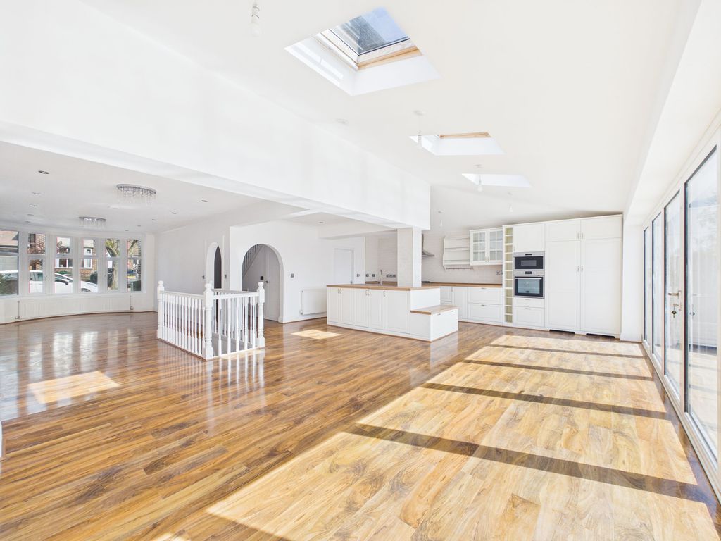 Property photo 2 of 23 Open-Plan Living