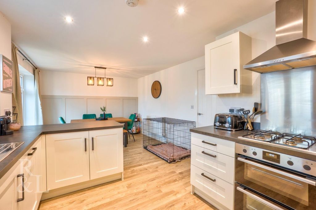 Property photo 2 of 28 9 Ivatt Close (10).Jpg