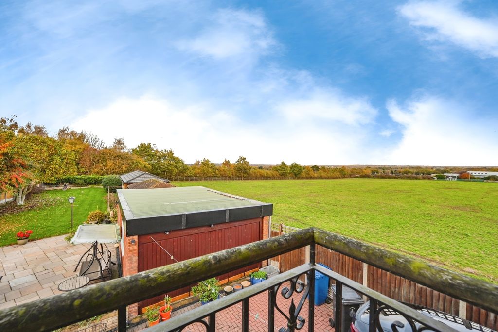 Property photo 2 of 17 Photo