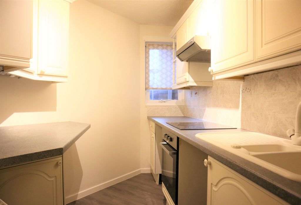 Property photo 3 of 7 Kitchen