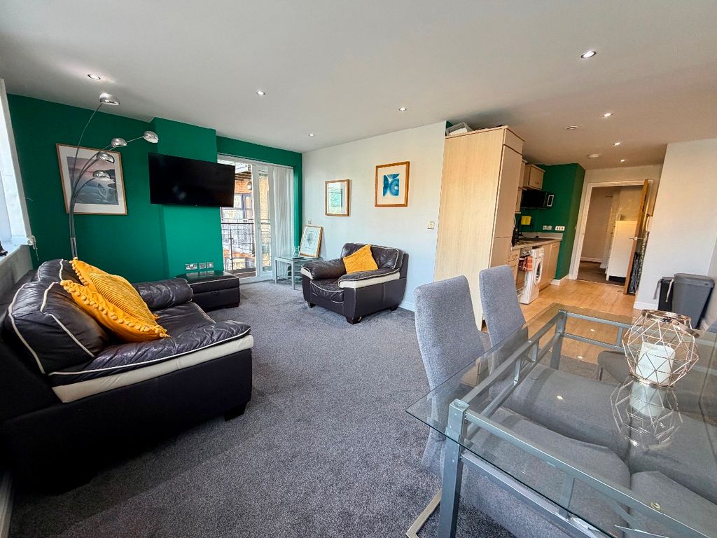 Property photo 2 of 18