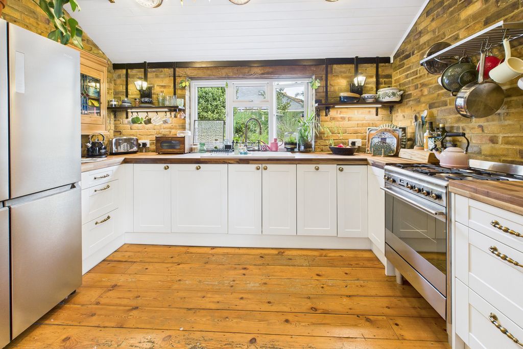 Property photo 3 of 24