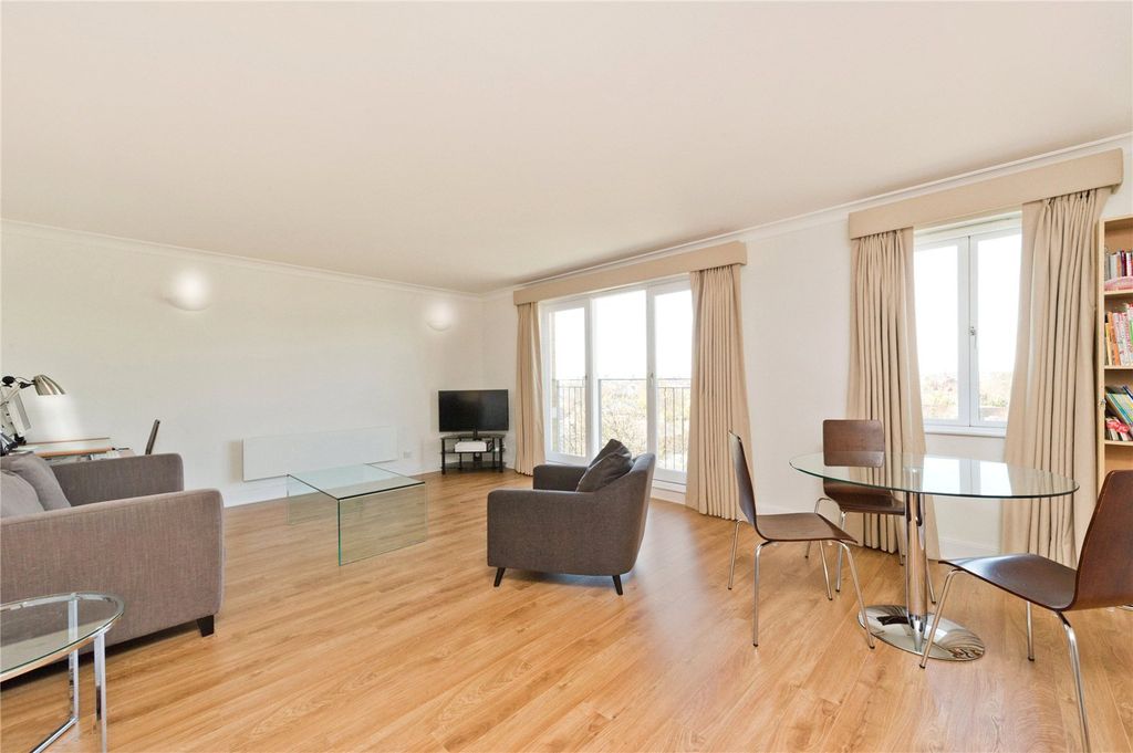 Property photo 2 of 9