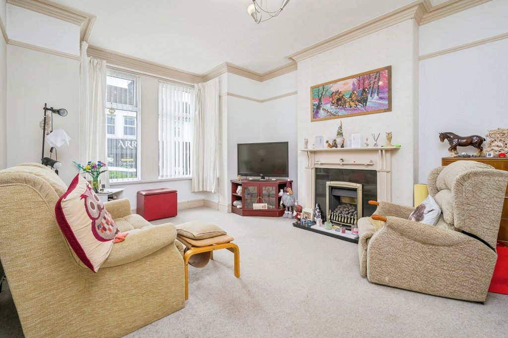 Property photo 2 of 17 Photo