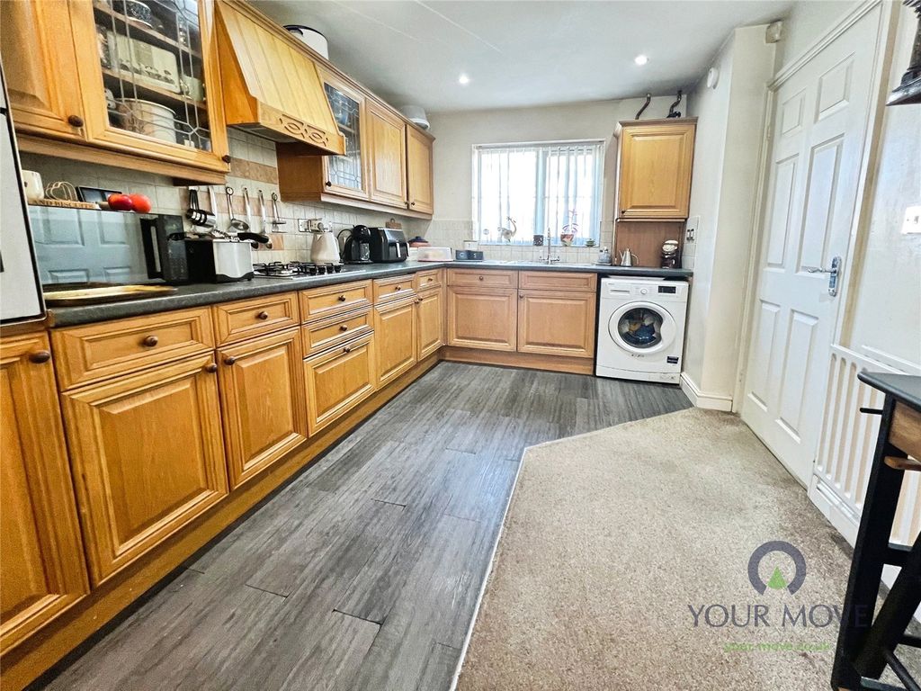 Property photo 3 of 12 Kitchen