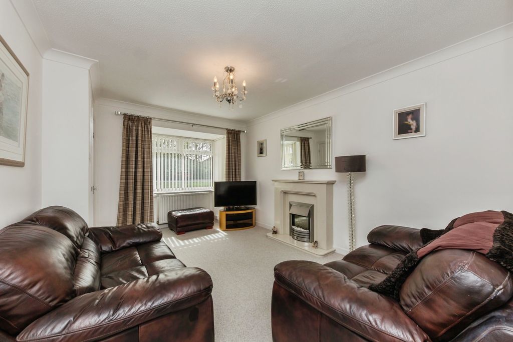 Property photo 2 of 15 Lounge