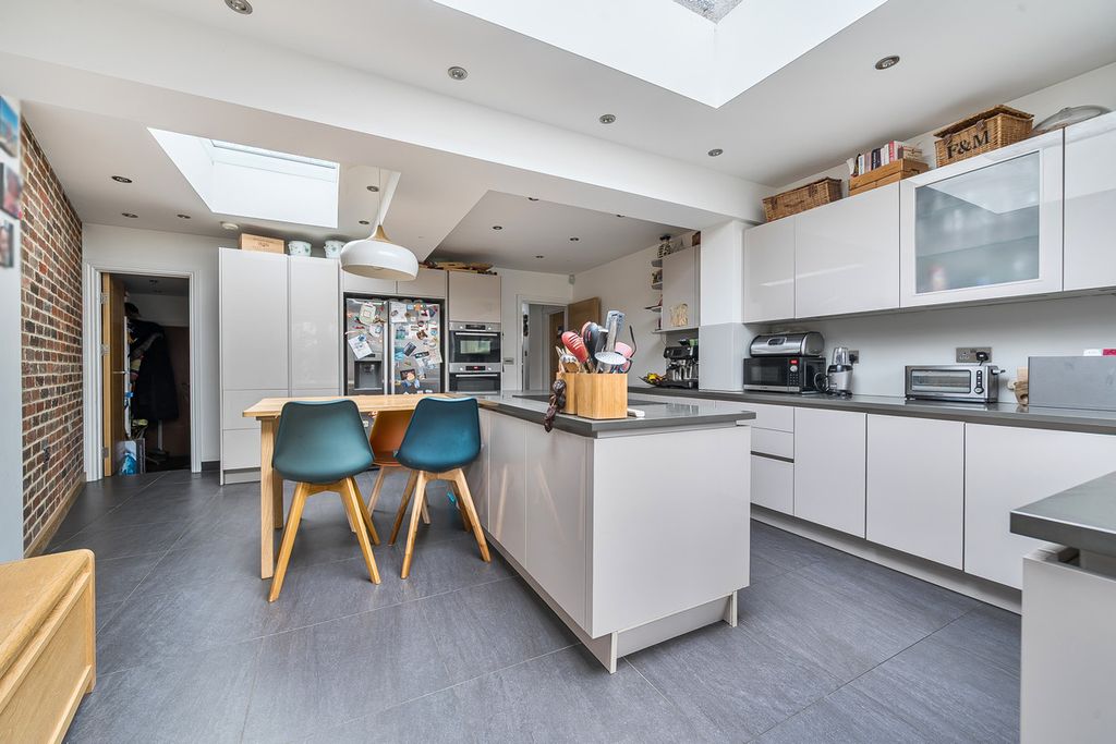 Property photo 3 of 20