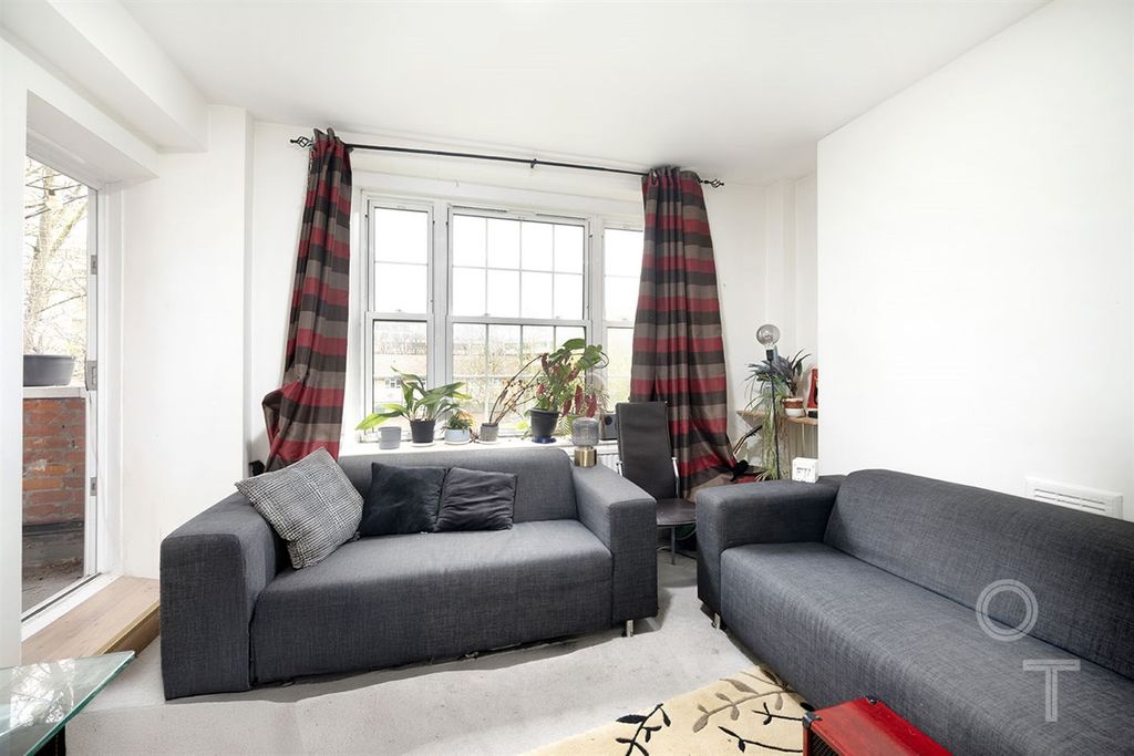 Property photo 2 of 9 Reception