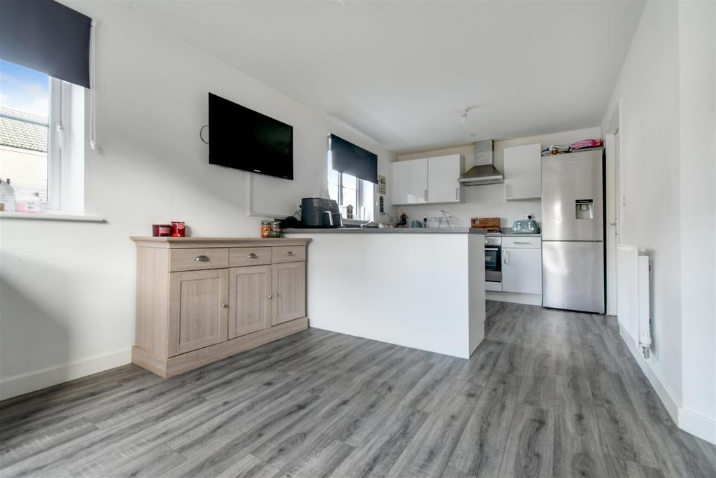 Property photo 2 of 25 Kitchen Diner