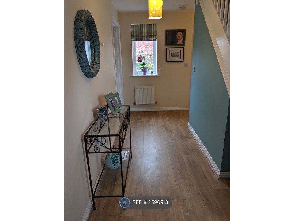 Property photo 2 of 10 Entrance Hallway