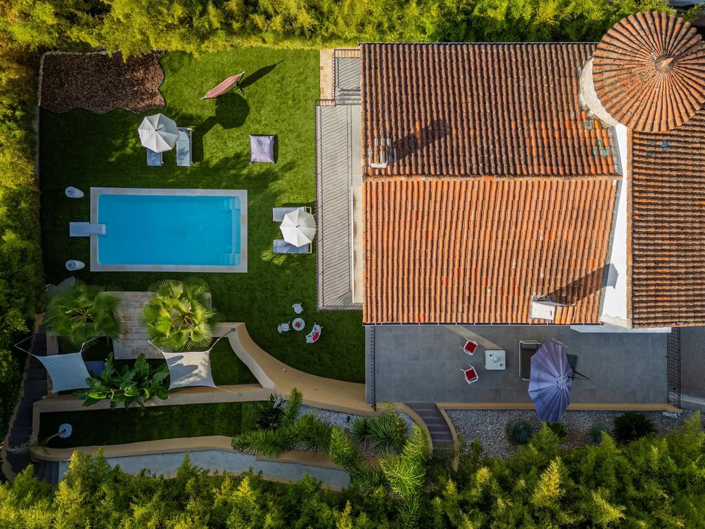 Property photo 2 of 24