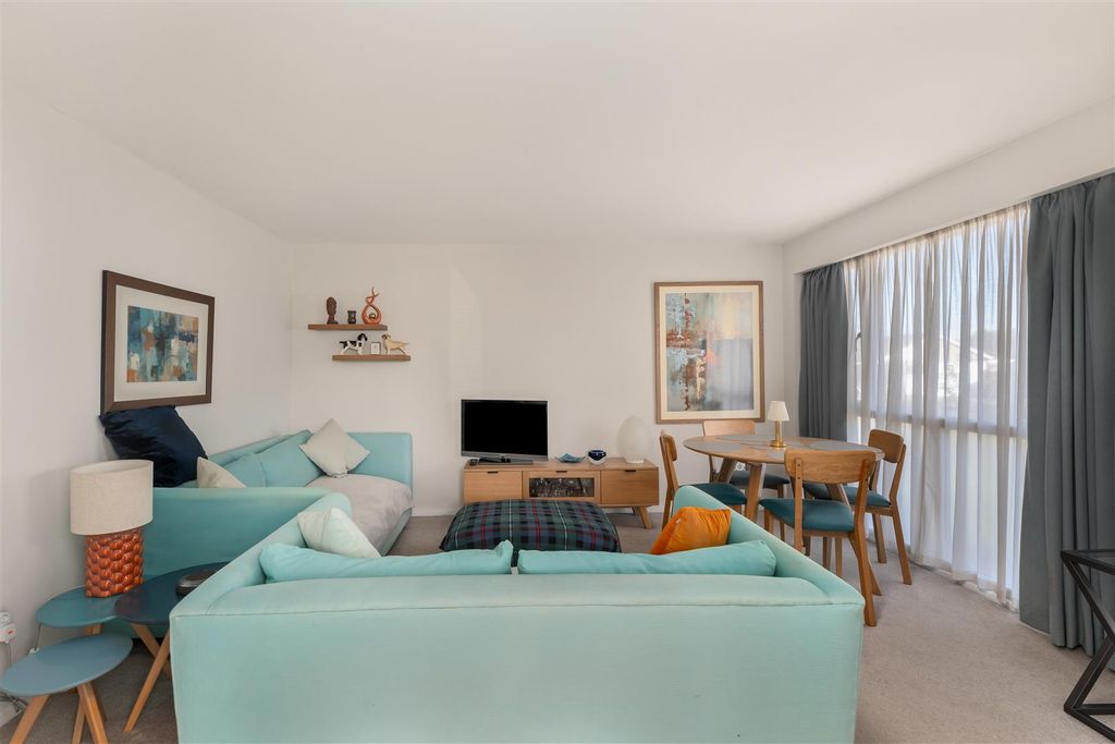 Property photo 3 of 15 99 Nursery Drive, Banbury-6.Jpg