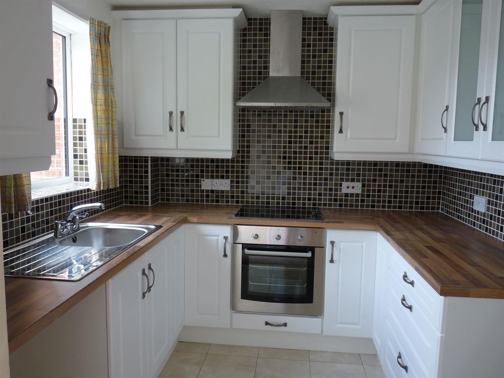 Property photo 2 of 7 Kitchen
